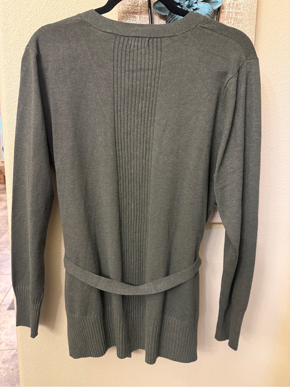 Splendid Belted Button-Front Cardigan Sweater – Olive Green Womens M NWOT - Picture 4 of 11